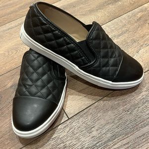 Steve Madden Quilted Slide Ons - ECENTRCQ BLACK - Size 8